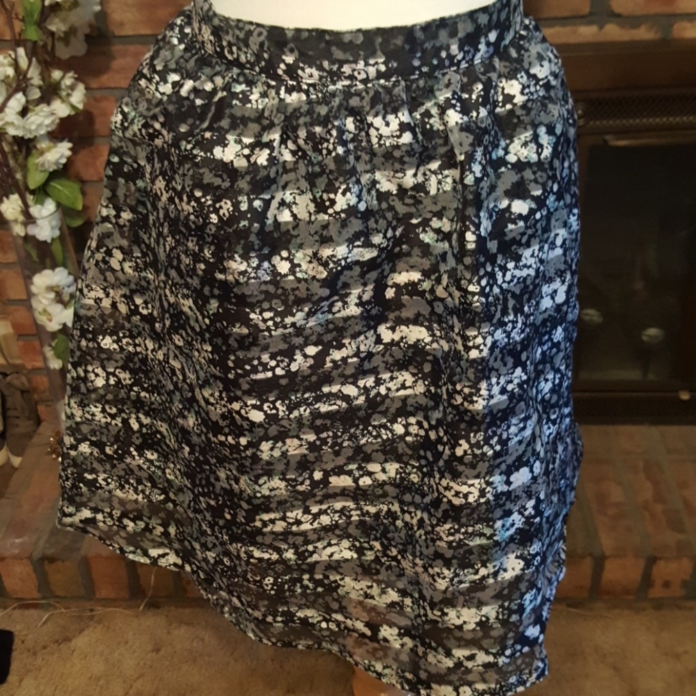 Plus size full floral mini skirt with pockets